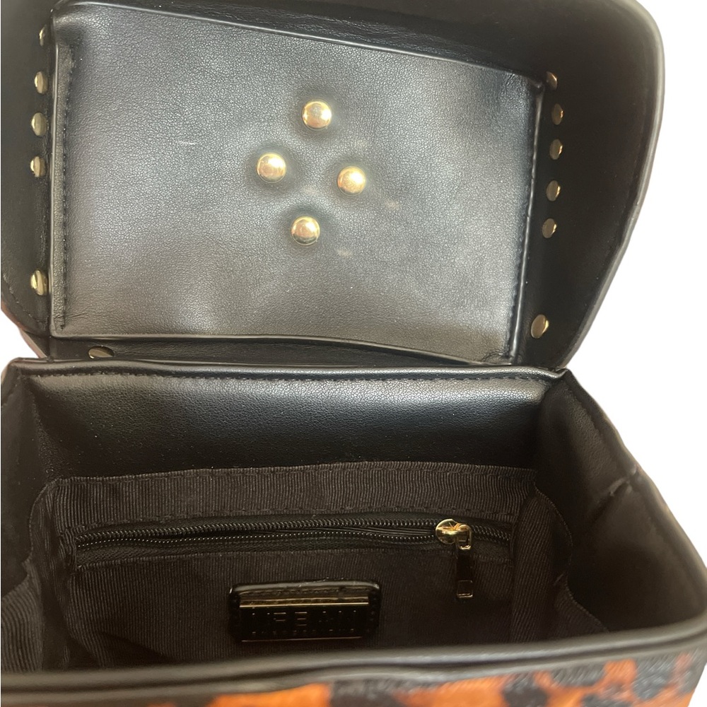 URBAN EXPRESSIONS Annabelle Crossbody
VEGAN LEATHER CLOSURE ANIMAL PRINT - Picture 7 of 9